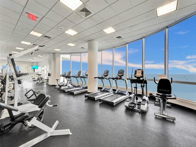 Foto del edificio - 6365 Collins Ave