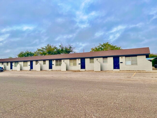 Building Photo - The Ranch East