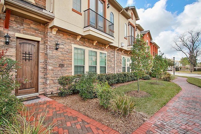 Building Photo - 14518 San Pietro Dr