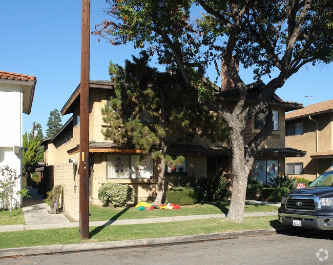 Building Photo - 3581 Howard Ave