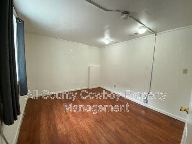 Foto del edificio - 566 N 9th St