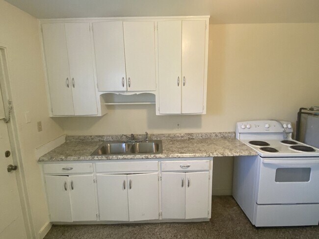 Foto del edificio - 2 bed 1 Bath Leesburg