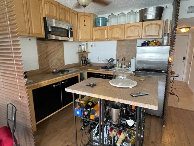 Building Photo - 1101 Crystal Lake Dr