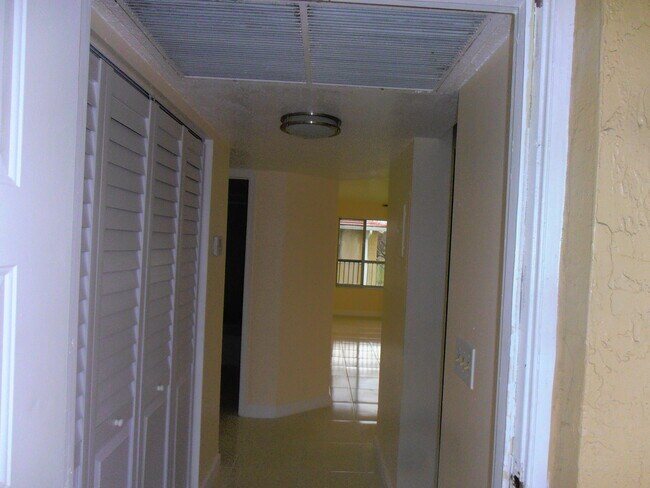 Foto del edificio - 877 Twin Lakes Dr