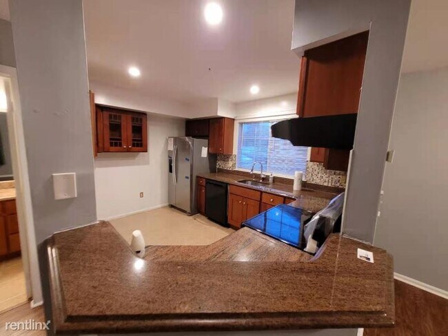 Foto del edificio - 3 br, 1.5 bath Townhome - 91 Cortland Ln