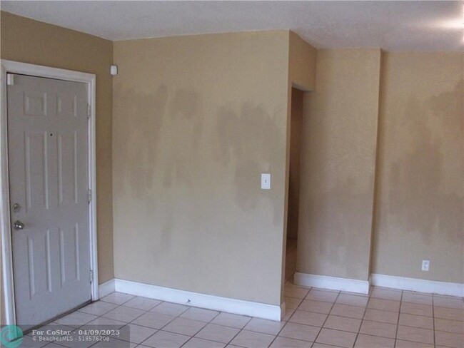 Building Photo - 2852 NW 55th Ave