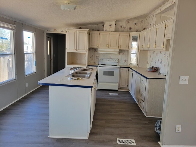 Building Photo - 2103 Eagle Ln