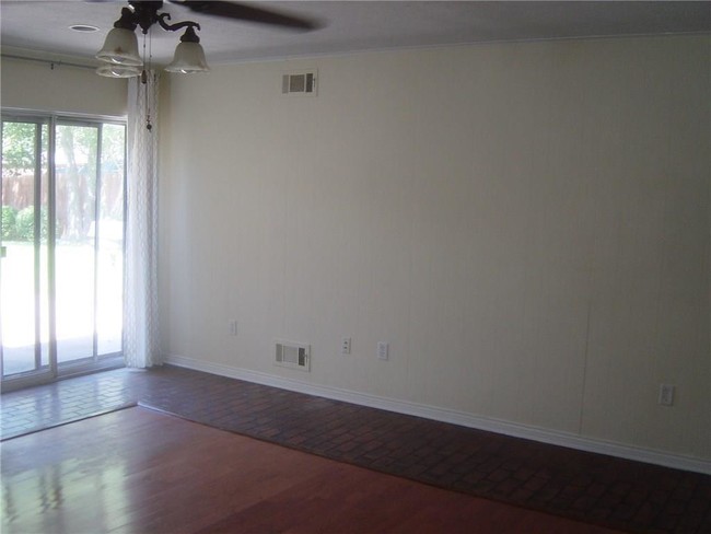 Building Photo - 7411 La Bolsa Dr