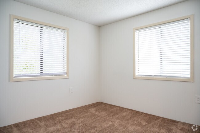 2BR, 1BA - 824SF - Country Club Apartments