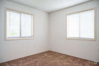 2BR, 1BA - 824SF - Country Club Apartments