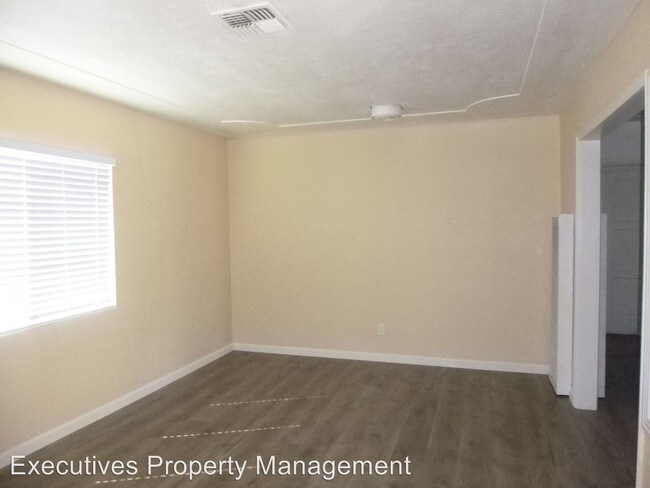 Building Photo - 2 br, 1 bath House - 871 E 22nd St