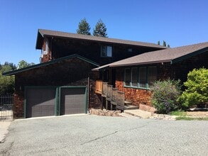 2.5 car with plenty of storage and interior access - 20 Meleean Ln