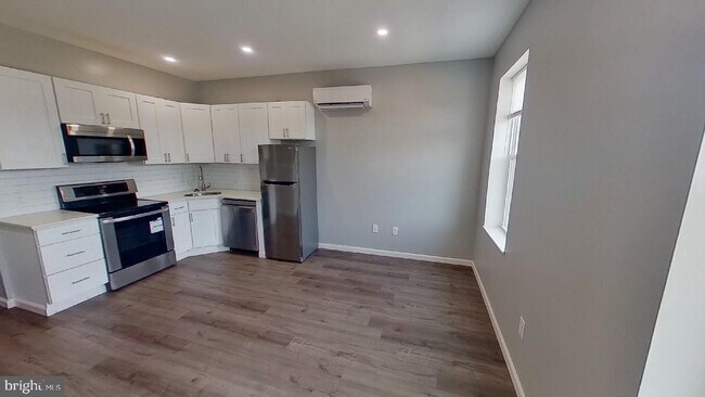 Building Photo - 861 N 43rd St