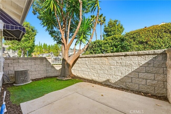 Building Photo - 2 Carlsbad Ln