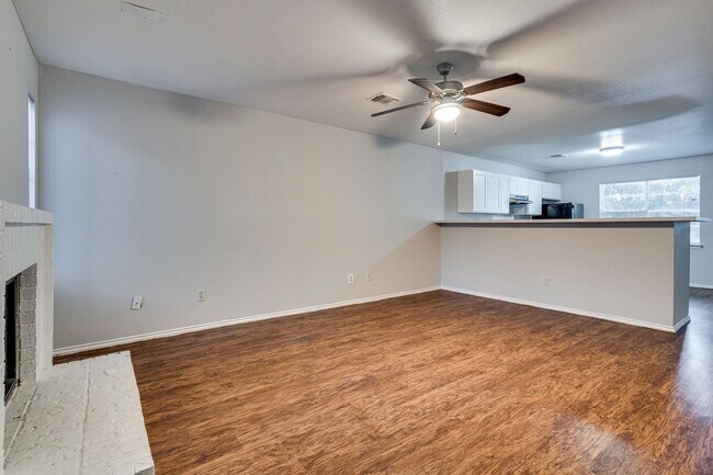 Foto del edificio - Uptown Townhome - 2BD / 2.5BA - Near Downt...