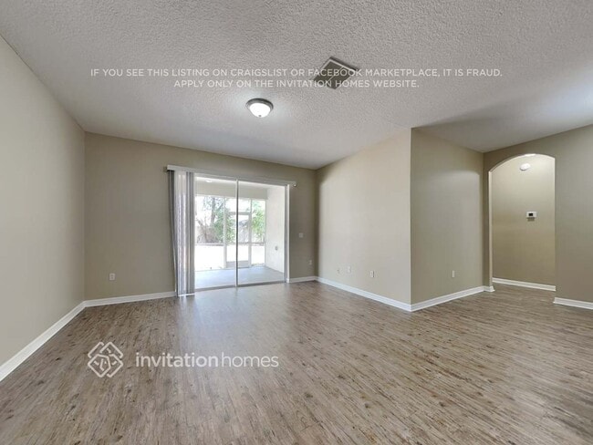 Foto del edificio - 498 Woodford Dr