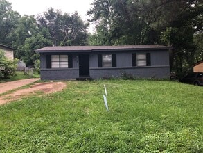 Building Photo - 805 Leacrest Ave