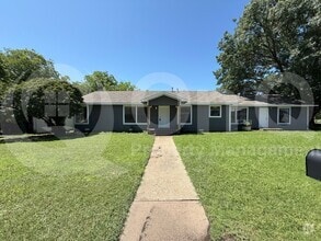 Building Photo - 1602 E Nall St