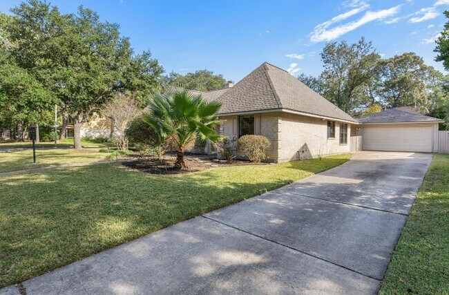 Foto del edificio - 3926 Oak Gardens Dr