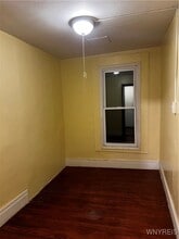 Building Photo - 1981 Niagara St