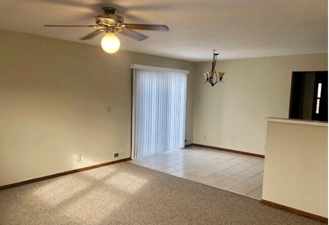 Foto del edificio - 2222 Melanie Ln