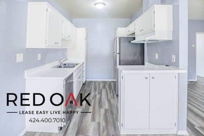 Building Photo - Stunning Bright, Sunny, And Spacious One B...