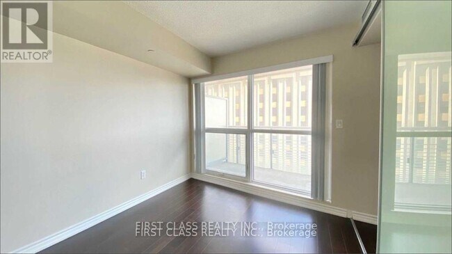 Photo du bâtiment - 386-1386 Yonge St