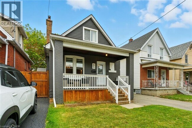 Building Photo - 85 Crosthwaite Ave N