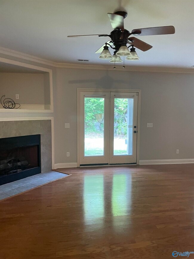 Building Photo - 212 Treetop Dr SE