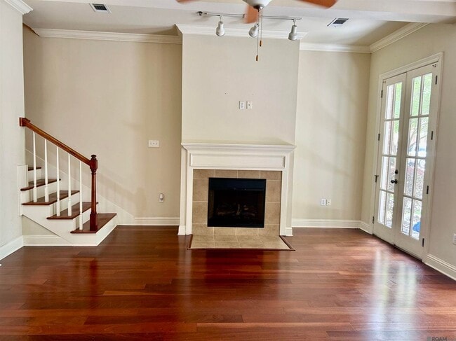 Building Photo - 2137 S Commerce Ave