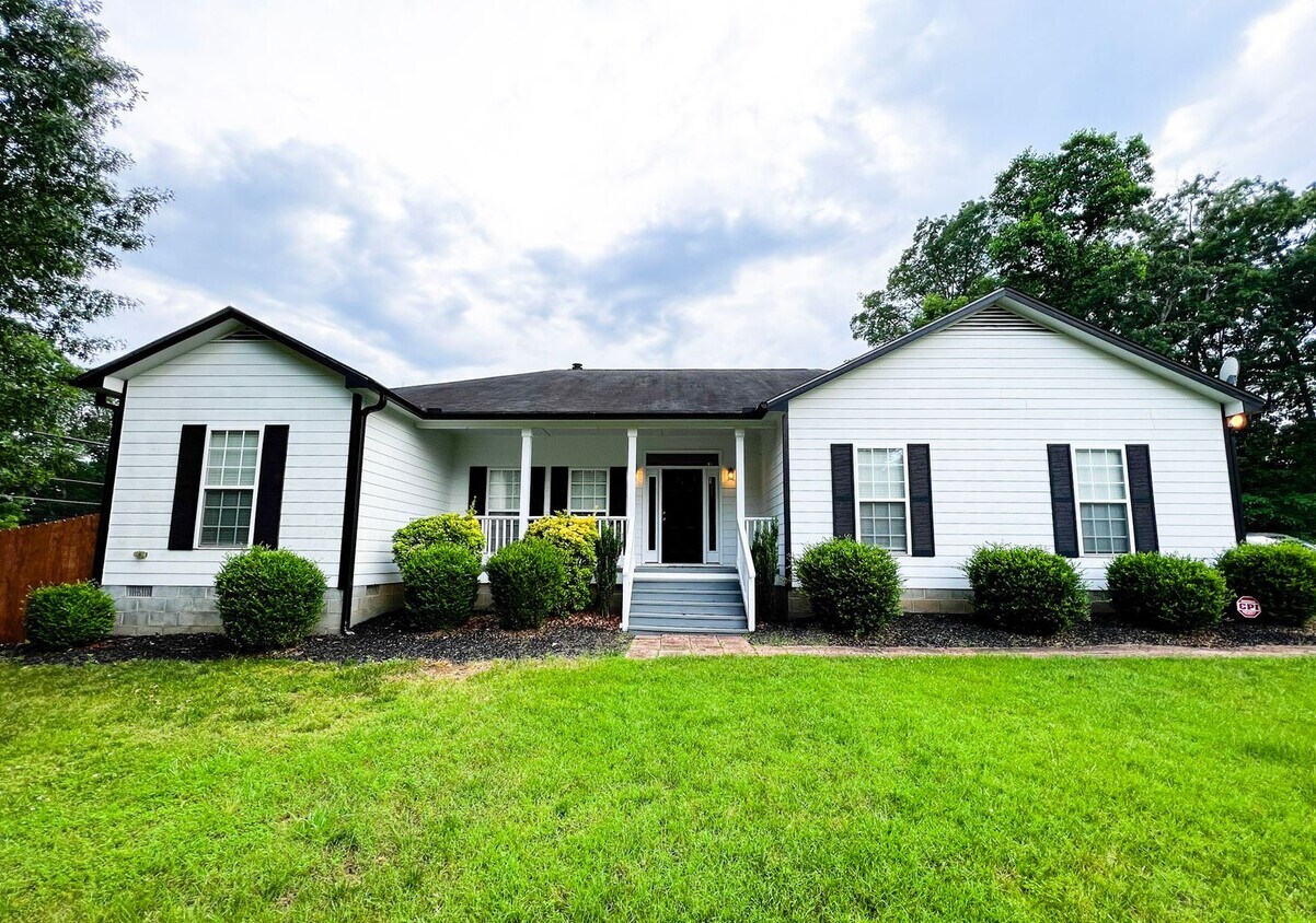 Primary Photo - Pfafftown 3 Bedroom, 2 Bathroom Rare Gem i...