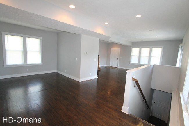 Building Photo - 3 br, 1.5 bath House - 1421 B St.