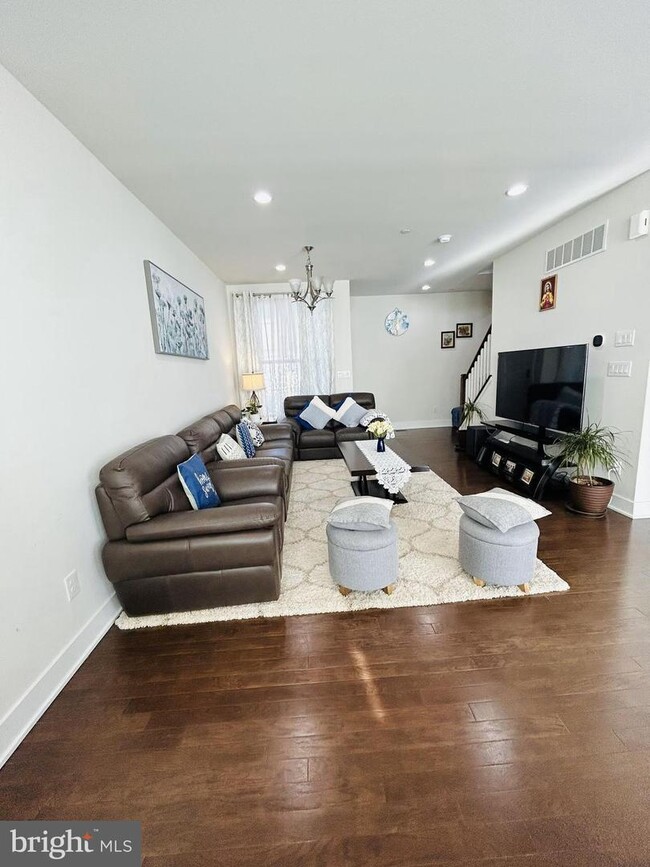 Foto del edificio - 404 Redbud Ln