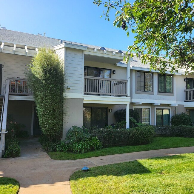 Foto del edificio - Carmel Valley, 1 bedroom plus loft (office or 2nd bedroom), Fireplace, Balcony, Wonderful surroun...
