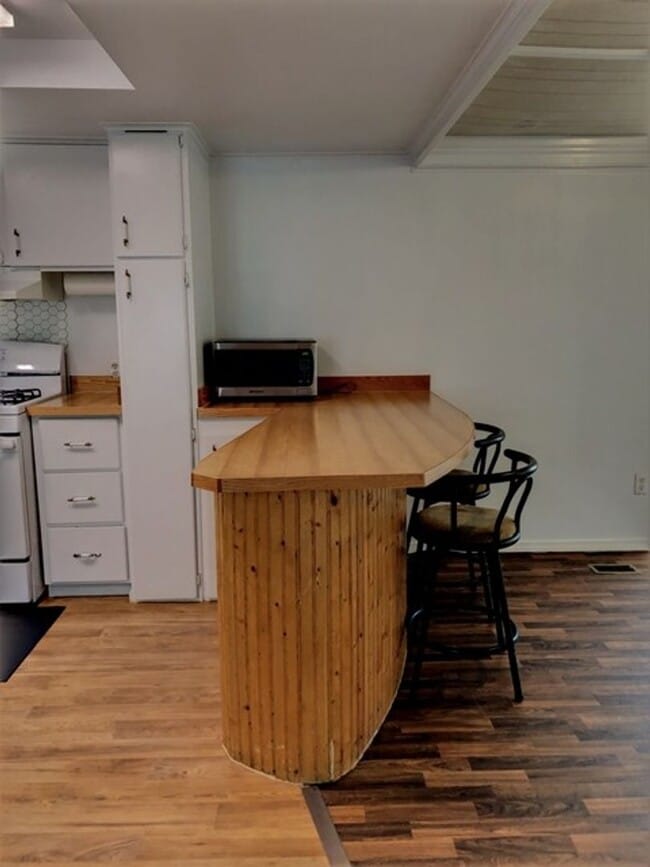 Foto del edificio - 353 Benny Benson Dr