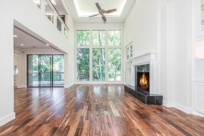 Foto del edificio - 4518 Lake Village Dr