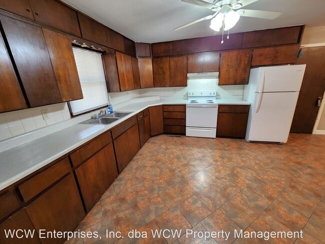 Building Photo - 3 br, 1 bath House - 2417 SW High Ave.