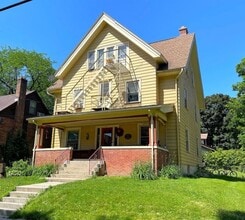 Building Photo - 30 Lathrop St