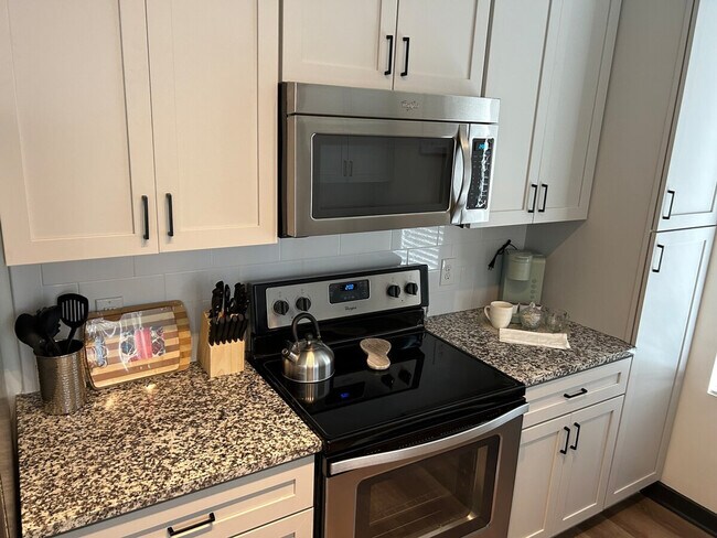 Foto del edificio - 401 W Trade St