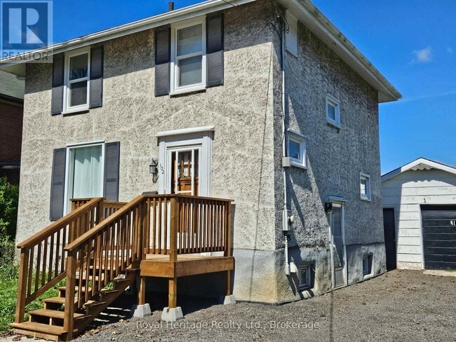 Building Photo - 102 Catharine St