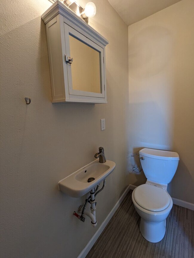Foto del edificio - Nice 1-Bedroom, 1-Bath Apartment In Downto...