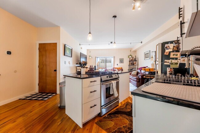 Foto del edificio - 1060 N Hermitage Ave