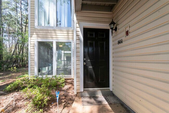 Building Photo - 801 Augusta Dr