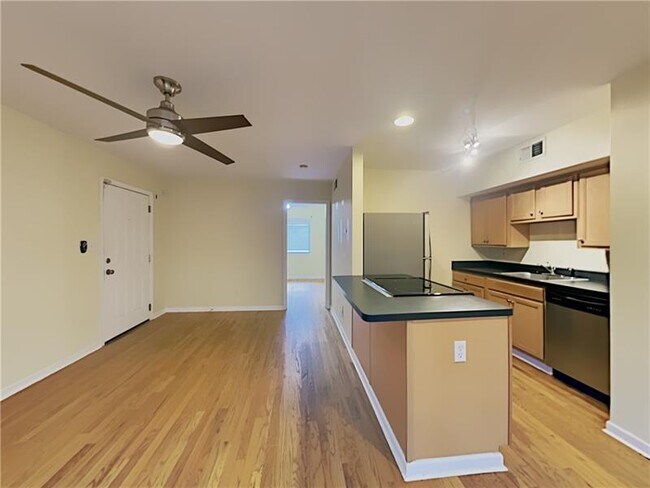Building Photo - 1412 Foxhall Ln SE