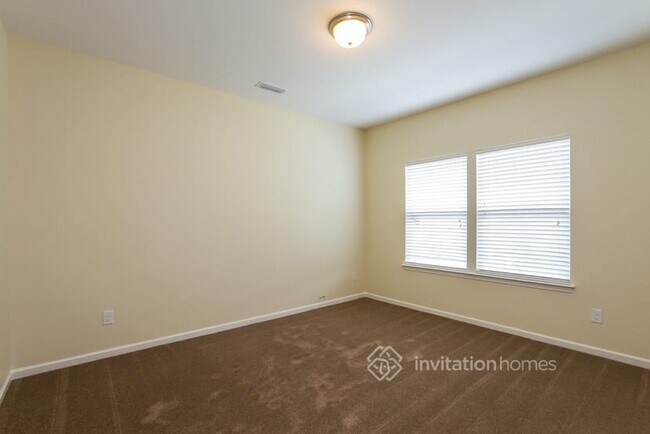 Building Photo - 8130 Dumphries Dr
