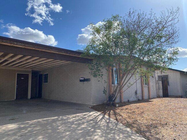 Building Photo - 10435 N 11th Ave