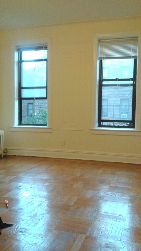 Primary Photo - 43-31 45th St