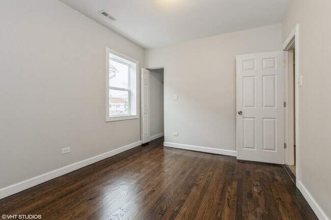 Foto del edificio - 4342 W Augusta Blvd