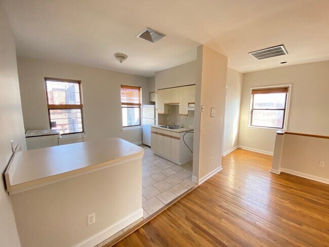 Building Photo - 276 1st St
