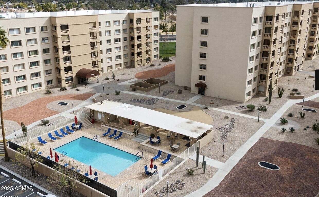 Primary Photo - 7920 E Camelback Rd